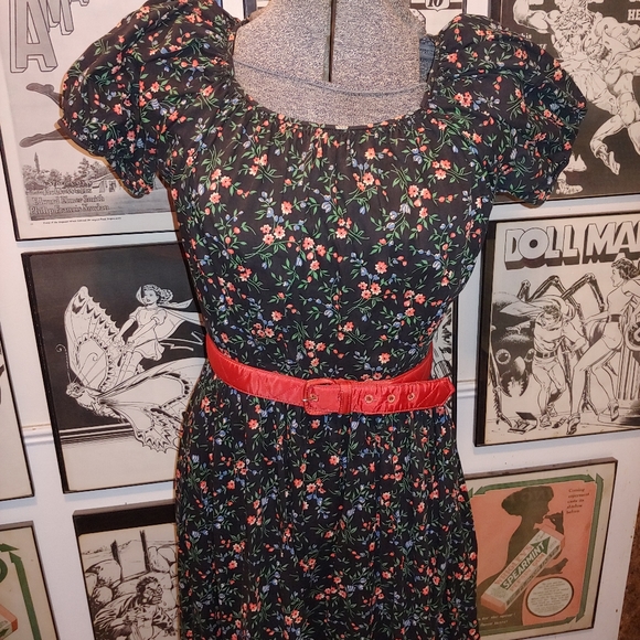 💖SALE! Vintage 50s Beautiful Floral Prairie Dress - Picture 2 of 8